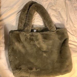 Fluffy tote bag